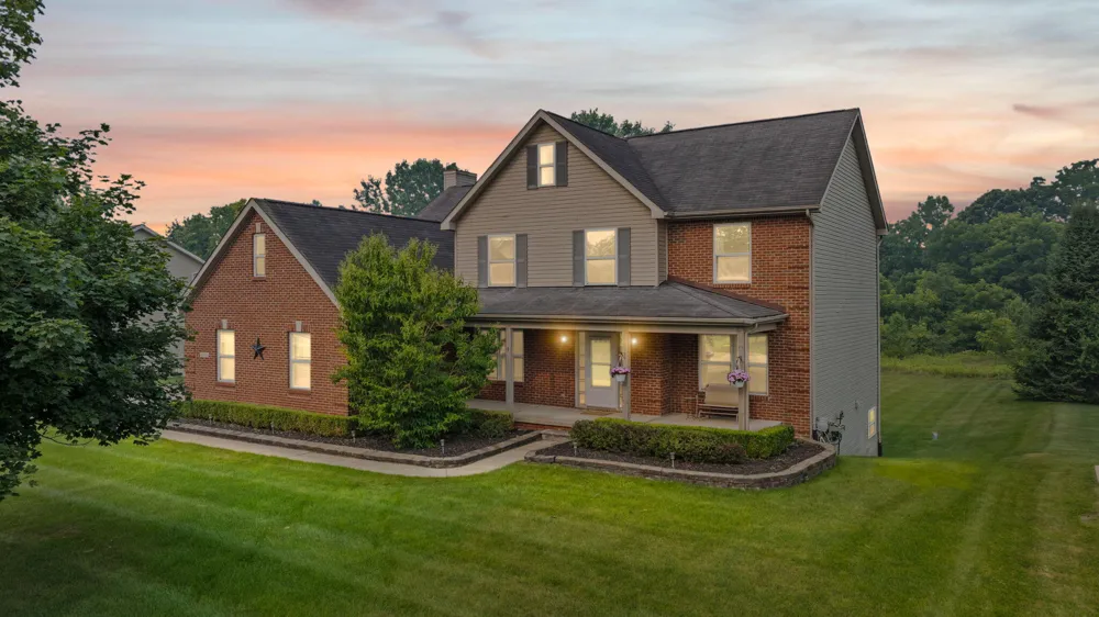 20903 Oak Tree Drive South Lyon, MI 48178