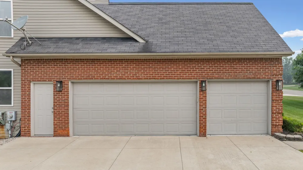 20903 Oak Tree Drive South Lyon, MI 48178