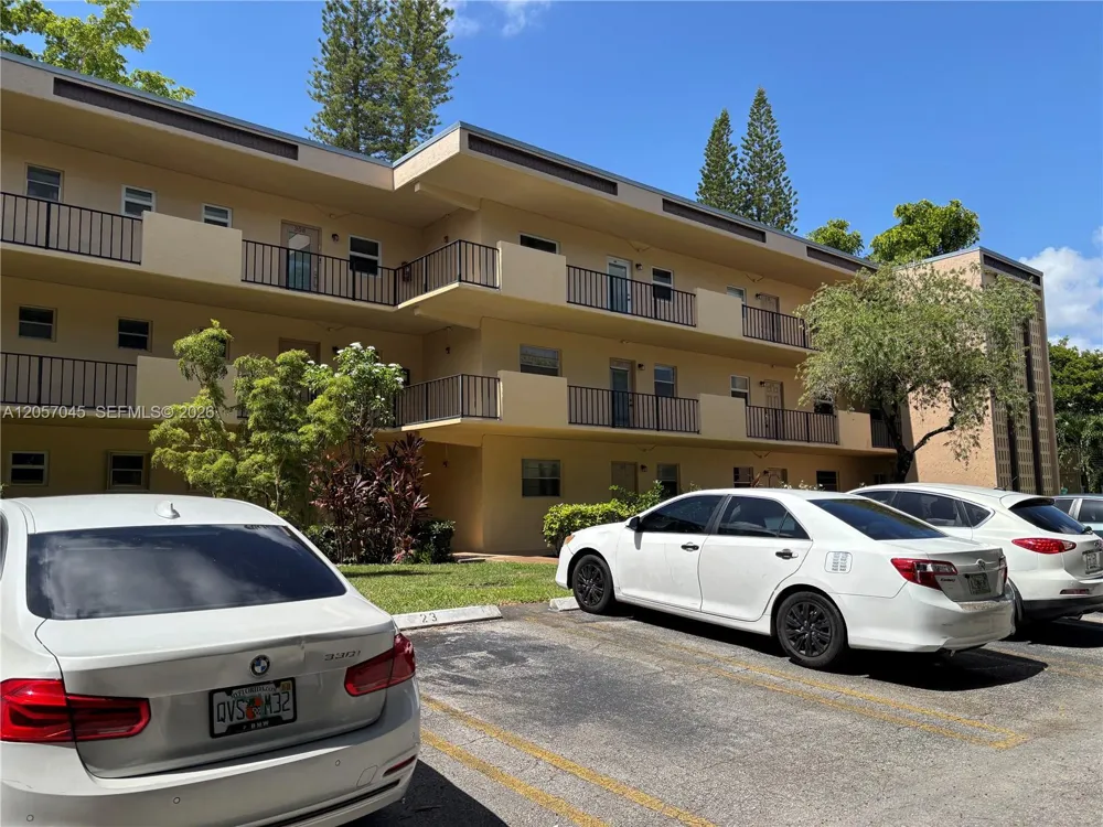 100 Ashbury Rd #107 Hollywood, FL 33024