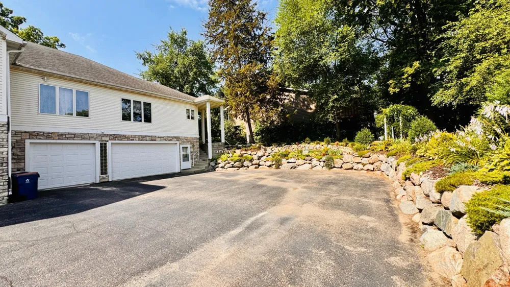 9516 12th Avenue S Bloomington, MN 55425