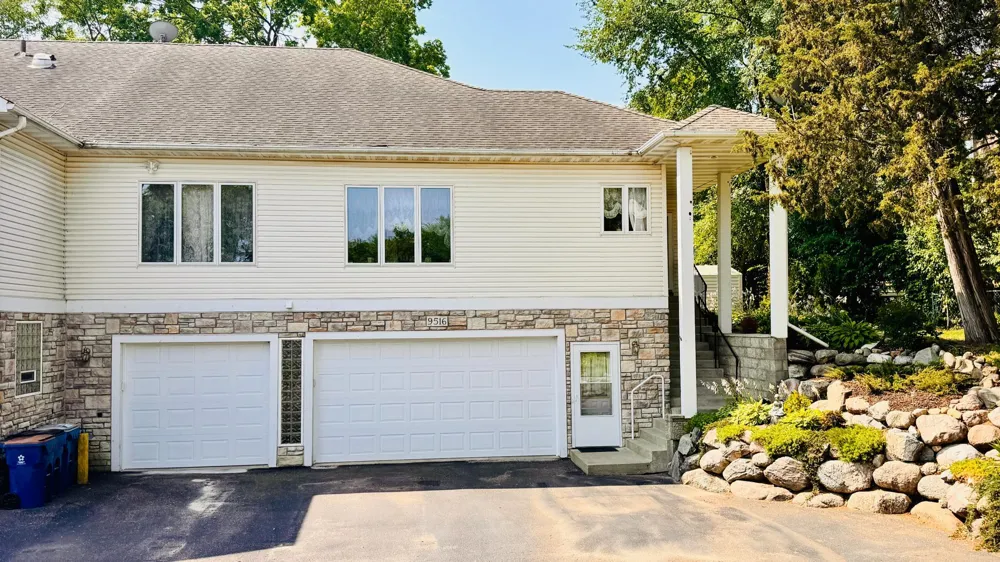 9516 12th Avenue S Bloomington, MN 55425
