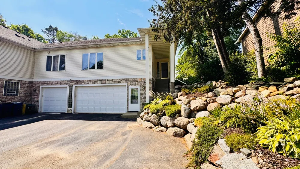 9516 12th Avenue S Bloomington, MN 55425