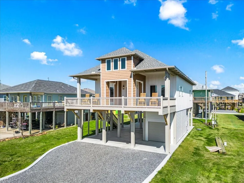 950 Sue Drive Crystal Beach, TX 77650