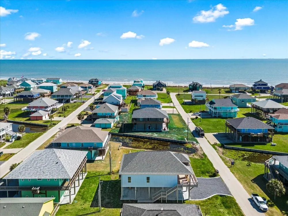 950 Sue Drive Crystal Beach, TX 77650