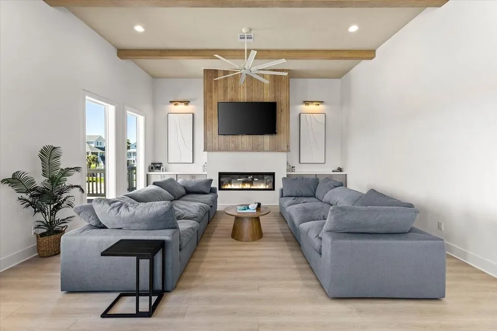 950 Sue Drive Crystal Beach, TX 77650