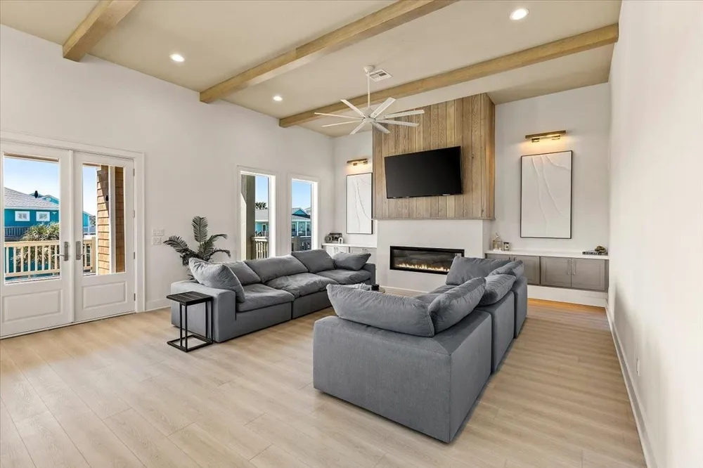 950 Sue Drive Crystal Beach, TX 77650
