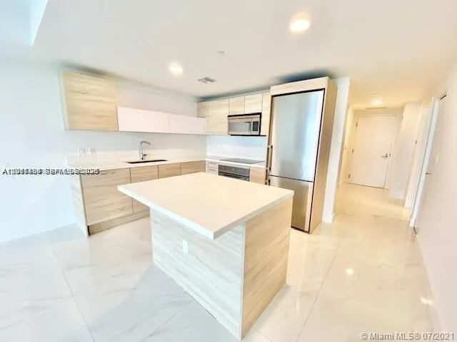 16385 Biscayne Blvd #702 North Miami Beach, FL 33160