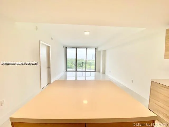 16385 Biscayne Blvd #702 North Miami Beach, FL 33160