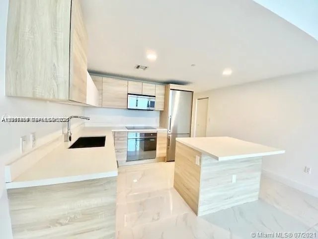 16385 Biscayne Blvd #702 North Miami Beach, FL 33160