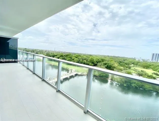 16385 Biscayne Blvd #702 North Miami Beach, FL 33160
