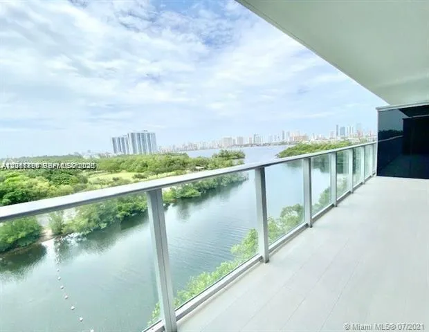 16385 Biscayne Blvd #702 North Miami Beach, FL 33160