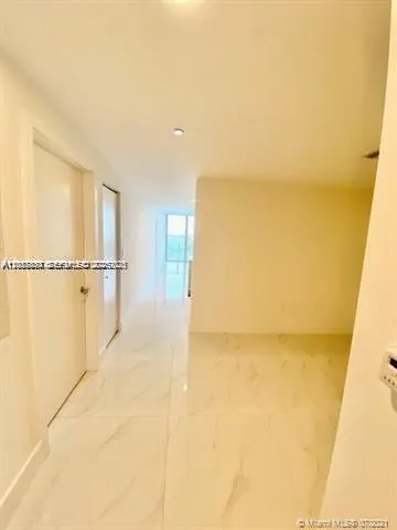 16385 Biscayne Blvd #702 North Miami Beach, FL 33160