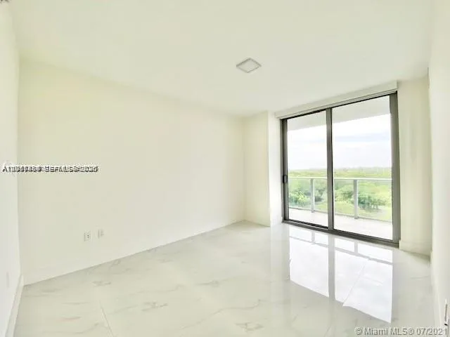 16385 Biscayne Blvd #702 North Miami Beach, FL 33160