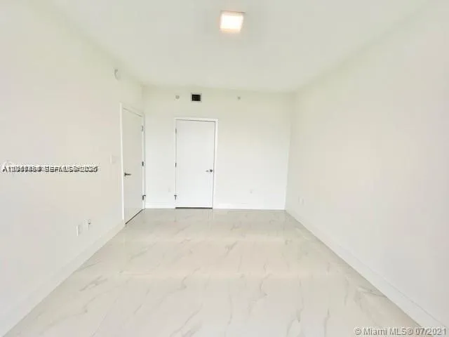 16385 Biscayne Blvd #702 North Miami Beach, FL 33160