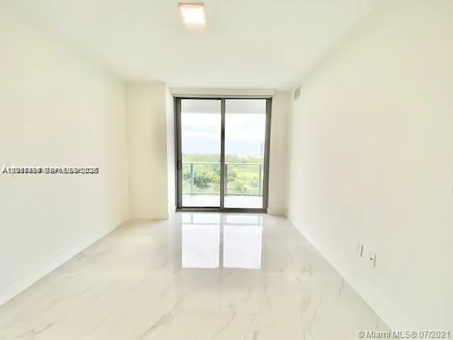16385 Biscayne Blvd #702 North Miami Beach, FL 33160