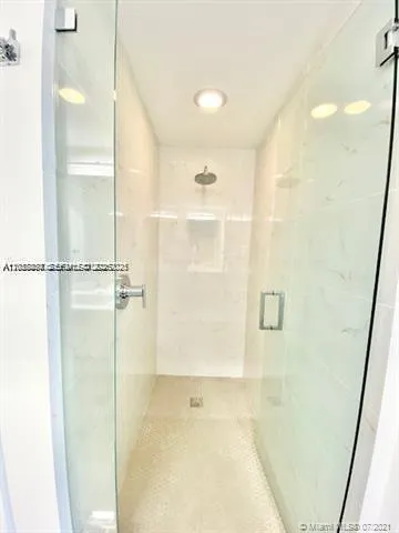 16385 Biscayne Blvd #702 North Miami Beach, FL 33160