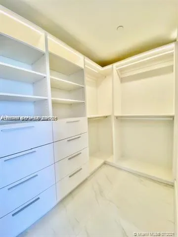 16385 Biscayne Blvd #702 North Miami Beach, FL 33160