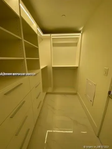 16385 Biscayne Blvd #702 North Miami Beach, FL 33160