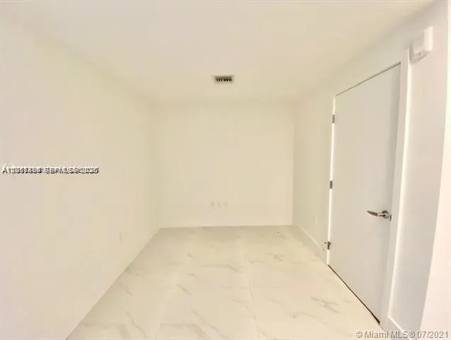 16385 Biscayne Blvd #702 North Miami Beach, FL 33160