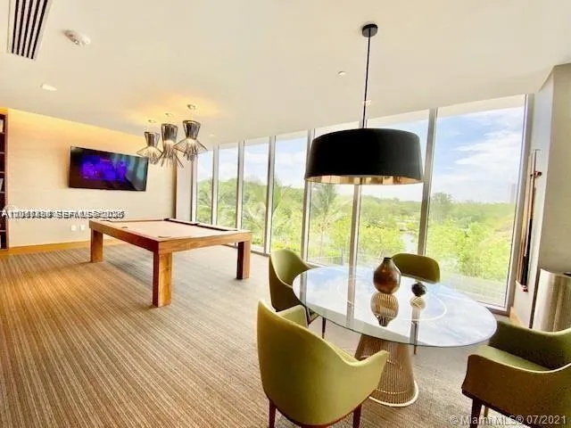 16385 Biscayne Blvd #702 North Miami Beach, FL 33160