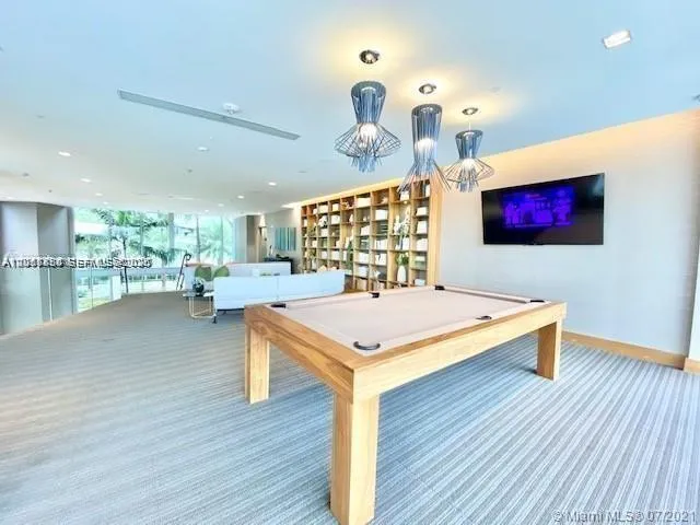 16385 Biscayne Blvd #702 North Miami Beach, FL 33160
