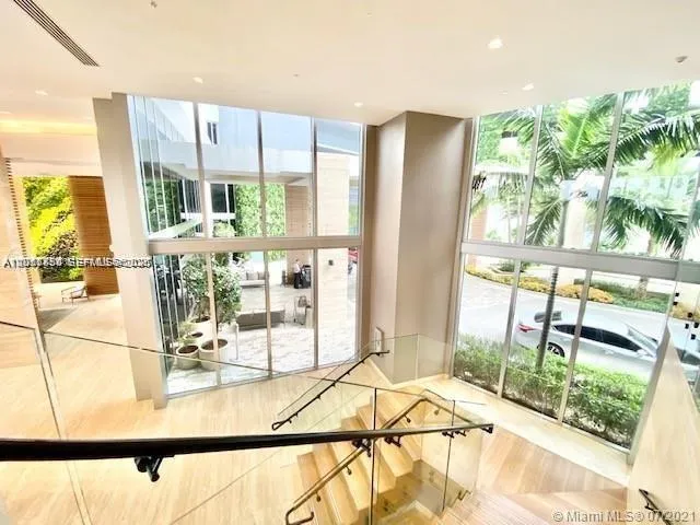 16385 Biscayne Blvd #702 North Miami Beach, FL 33160