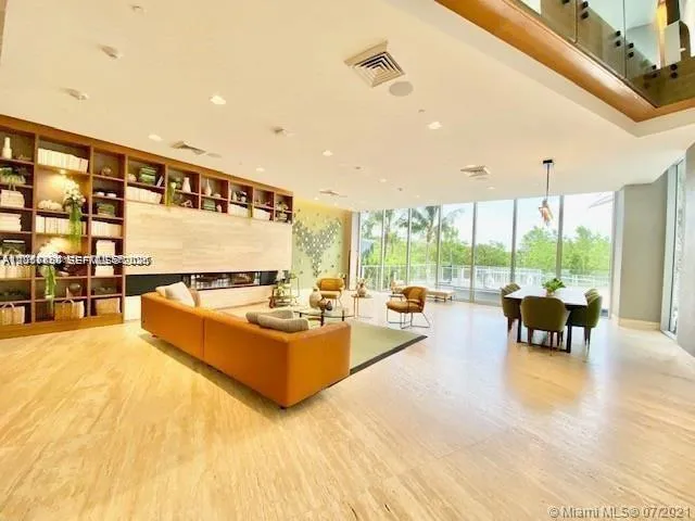 16385 Biscayne Blvd #702 North Miami Beach, FL 33160