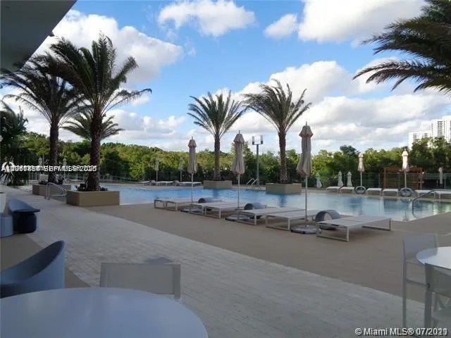 16385 Biscayne Blvd #702 North Miami Beach, FL 33160