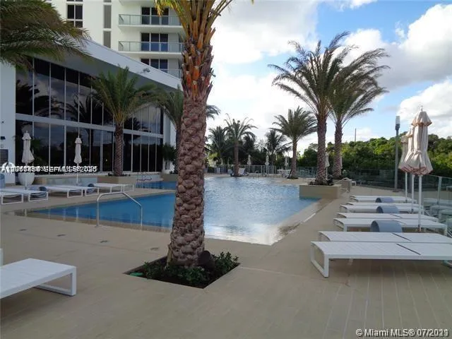 16385 Biscayne Blvd #702 North Miami Beach, FL 33160