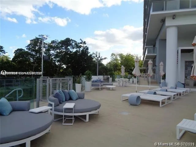 16385 Biscayne Blvd #702 North Miami Beach, FL 33160