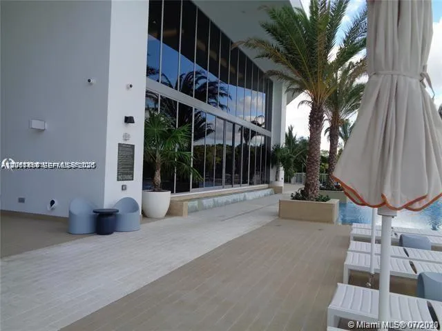 16385 Biscayne Blvd #702 North Miami Beach, FL 33160