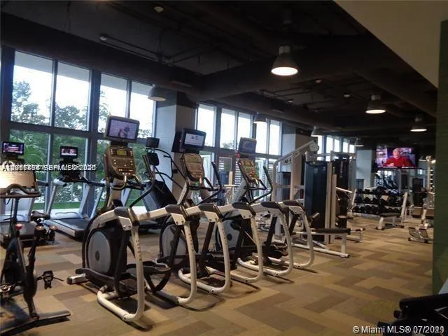 16385 Biscayne Blvd #702 North Miami Beach, FL 33160