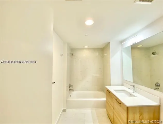 16385 Biscayne Blvd #702 North Miami Beach, FL 33160