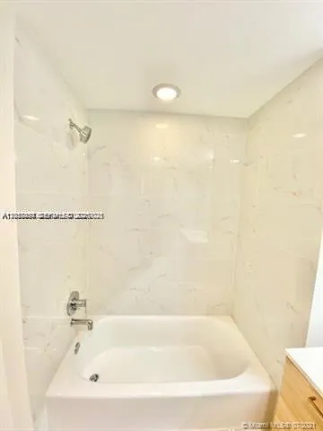 16385 Biscayne Blvd #702 North Miami Beach, FL 33160