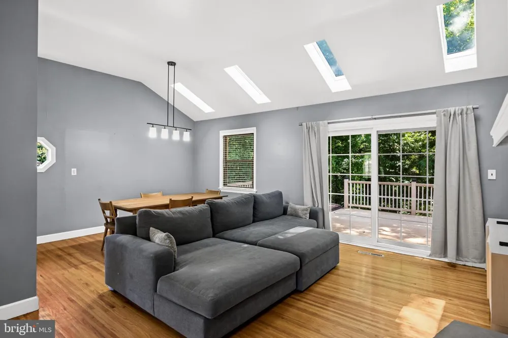 103 KENWOOD DRIVE Cherry Hill, NJ 08034