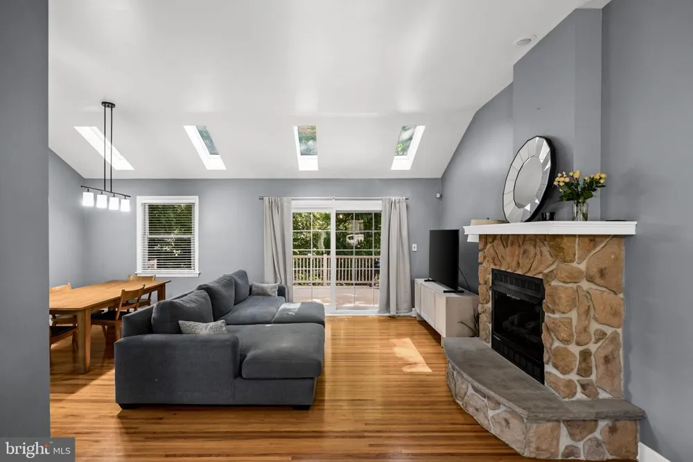 103 KENWOOD DRIVE Cherry Hill, NJ 08034