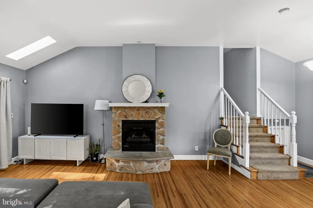 103 KENWOOD DRIVE Cherry Hill, NJ 08034