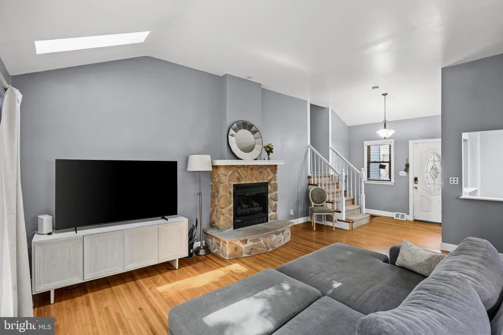 103 KENWOOD DRIVE Cherry Hill, NJ 08034
