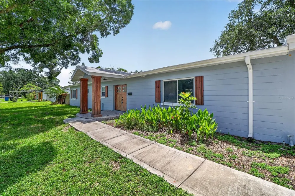 120 81ST AVENUE NE St Petersburg, FL 33702