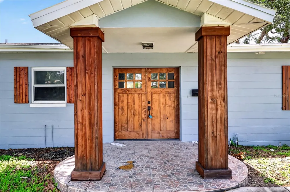 120 81ST AVENUE NE St Petersburg, FL 33702