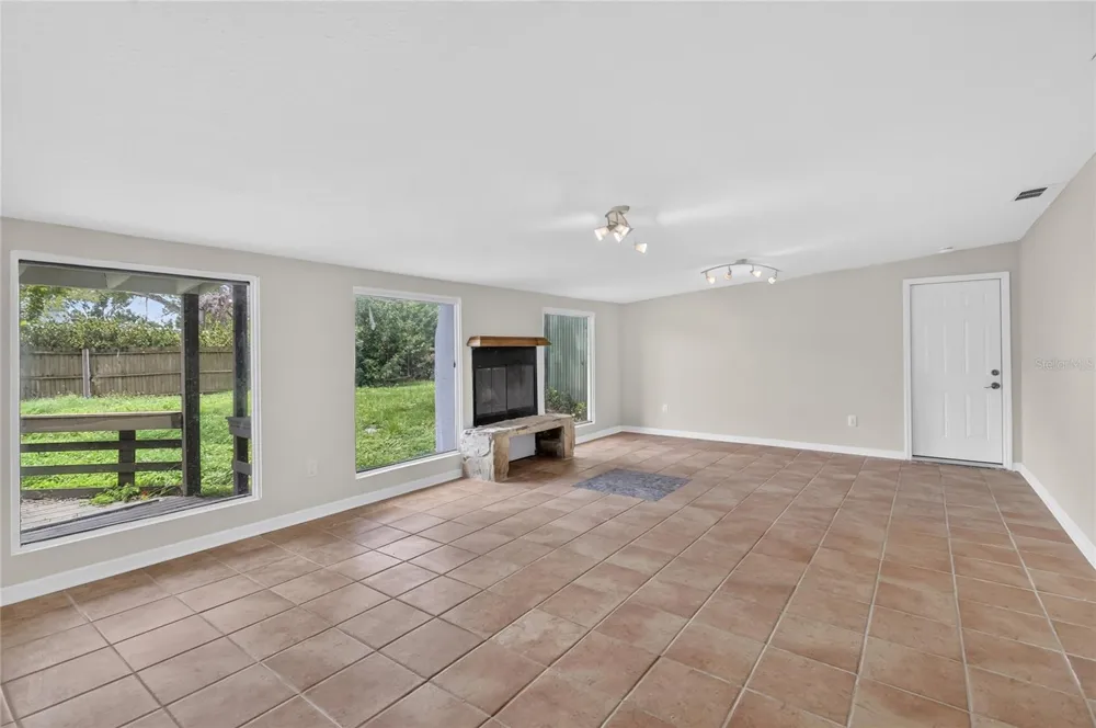 120 81ST AVENUE NE St Petersburg, FL 33702