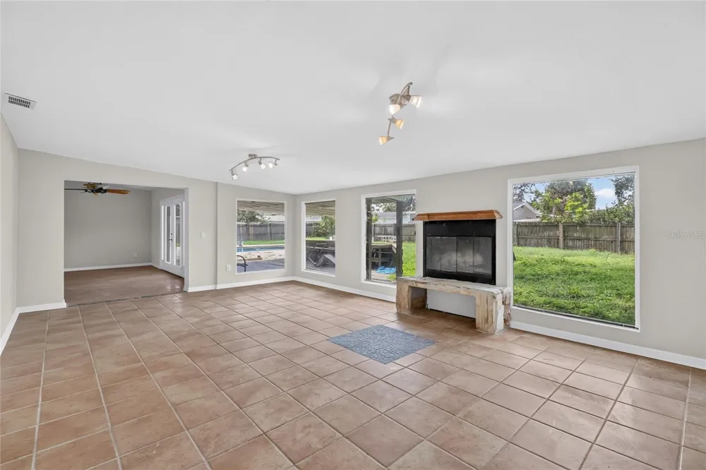120 81ST AVENUE NE St Petersburg, FL 33702
