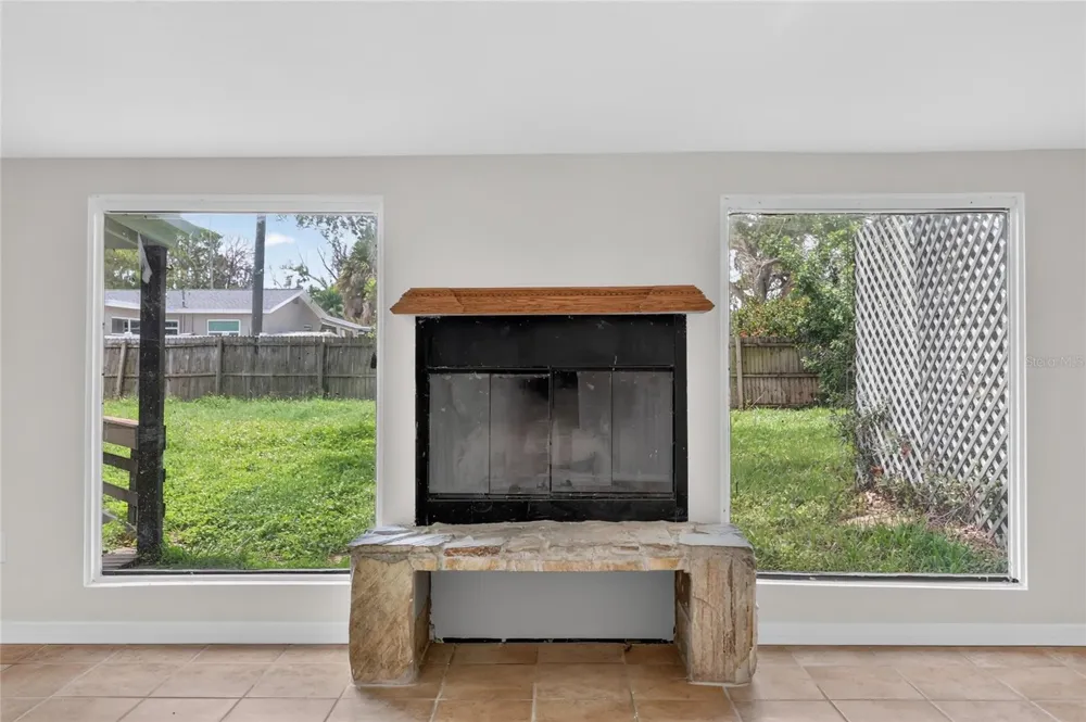120 81ST AVENUE NE St Petersburg, FL 33702