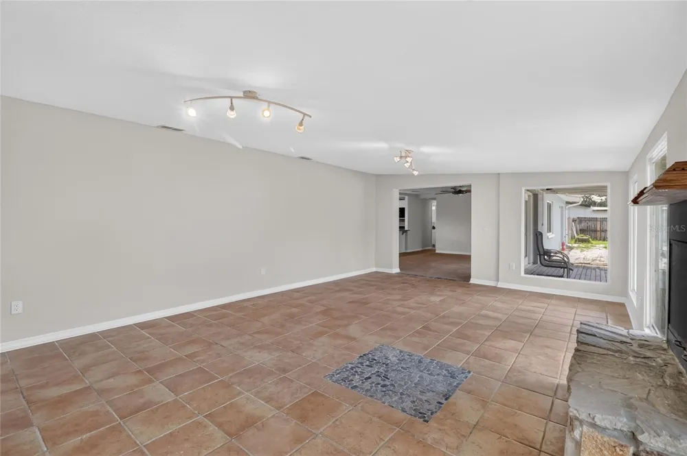 120 81ST AVENUE NE St Petersburg, FL 33702
