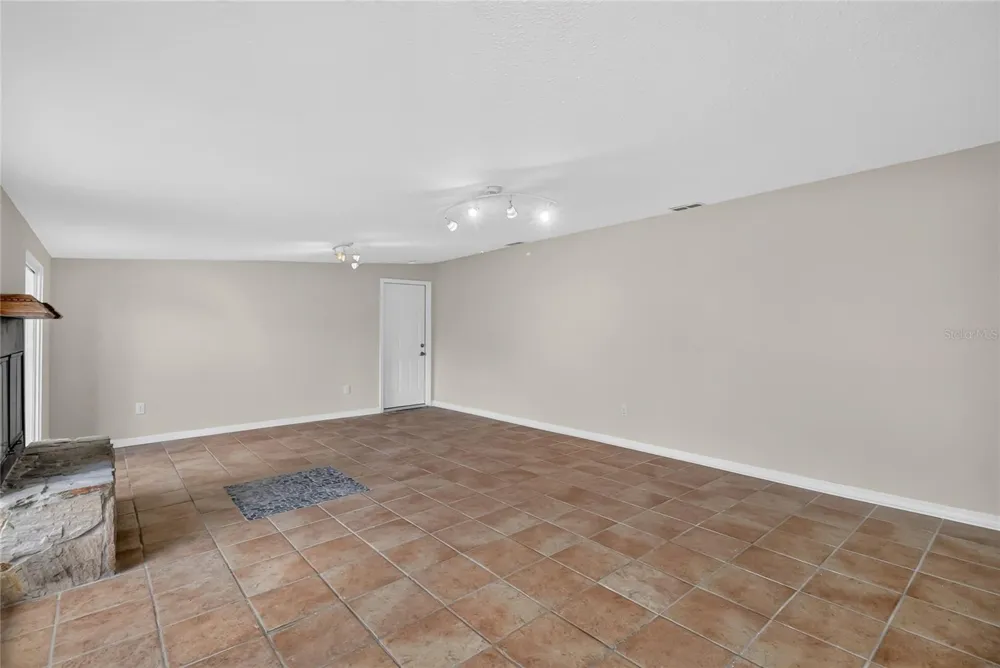 120 81ST AVENUE NE St Petersburg, FL 33702