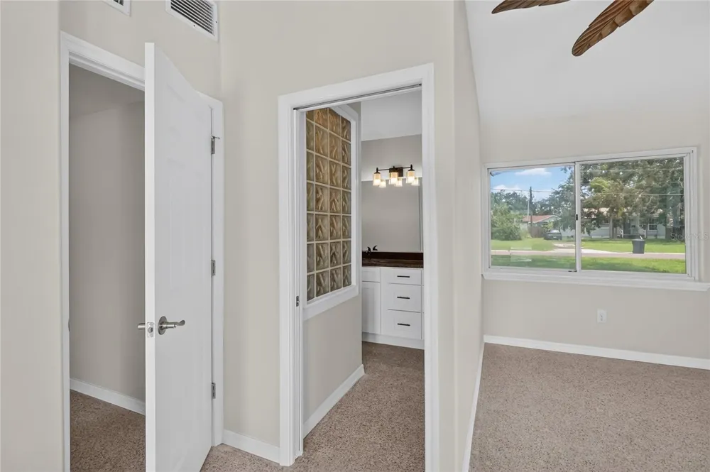 120 81ST AVENUE NE St Petersburg, FL 33702