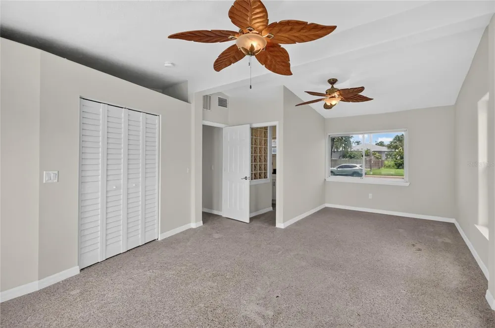 120 81ST AVENUE NE St Petersburg, FL 33702