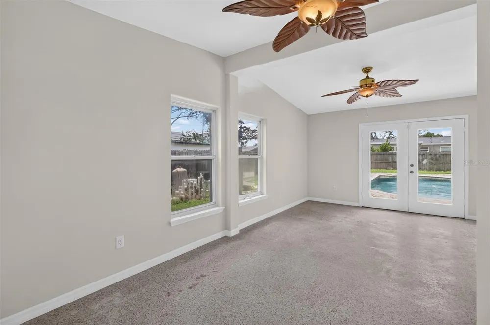 120 81ST AVENUE NE St Petersburg, FL 33702