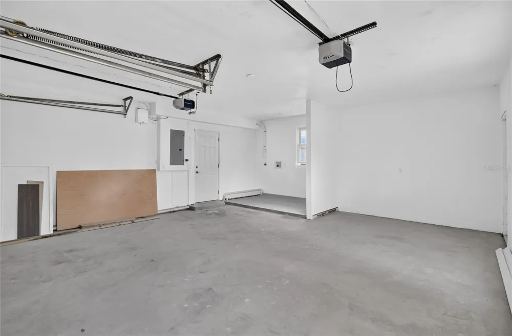 120 81ST AVENUE NE St Petersburg, FL 33702