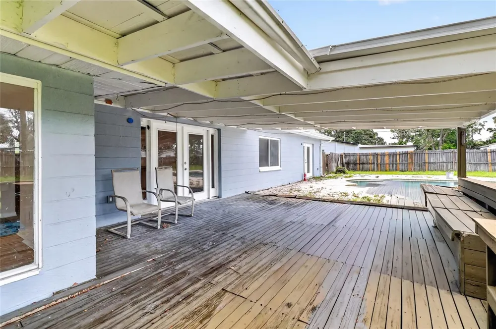 120 81ST AVENUE NE St Petersburg, FL 33702